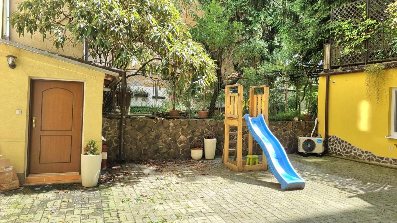 Spacious Apartment In City Center Братислава Екстер'єр фото