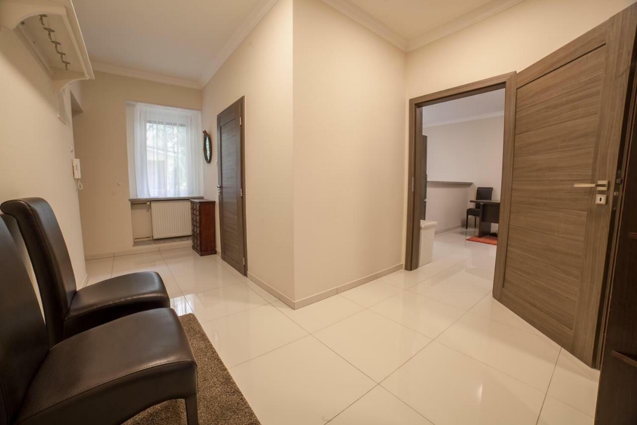 Spacious Apartment In City Center Братислава Екстер'єр фото